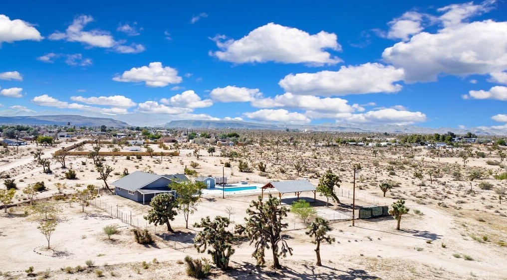 3634 El Dorado Ave, Yucca Valley CA  92284-9137 exterior