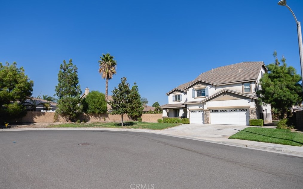 6328 Madera Ct, Corona, CA 92880-4012