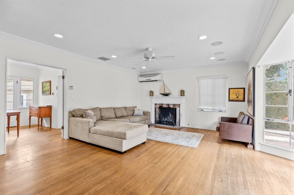 1567 Alameda St, Pomona, CA 91768-1804