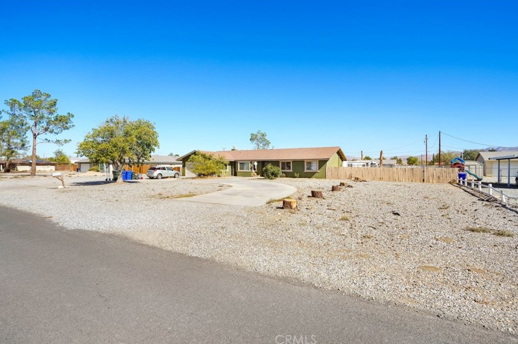 15395 Apache Rd, Apple Valley, CA 92307-3210