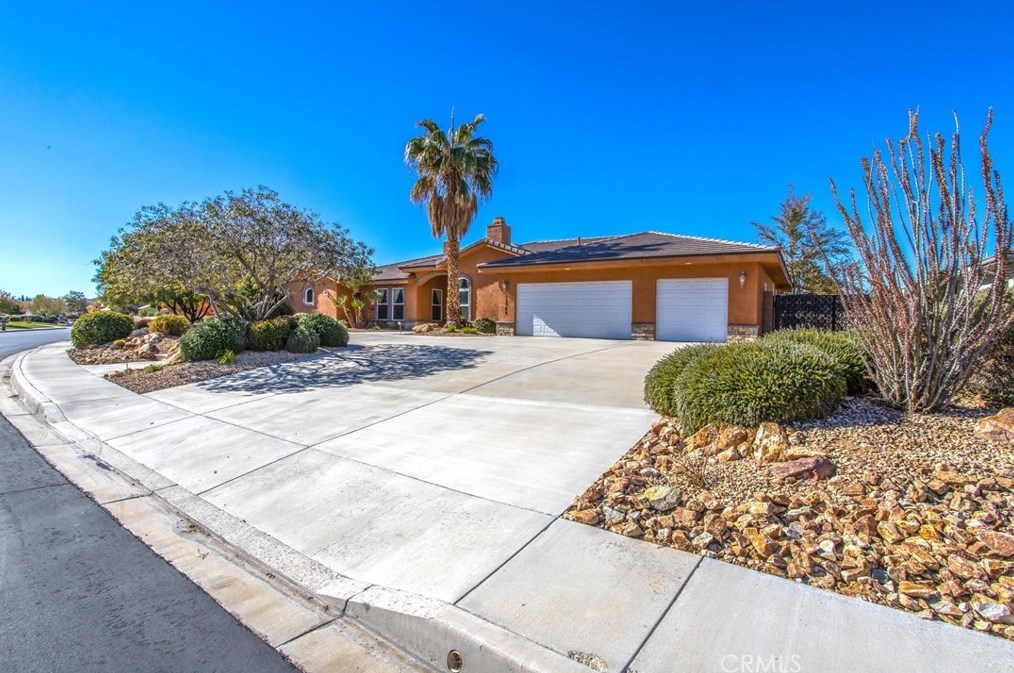 12946 Ivanpah Rd, Apple Valley, CA 92308-6077