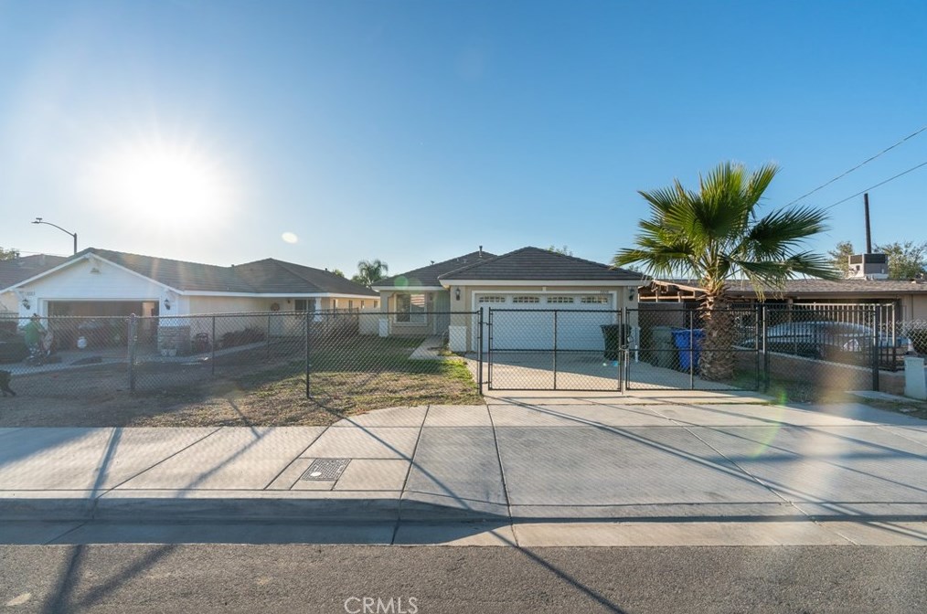 7270 Olive St, Highland, CA 92346-3033