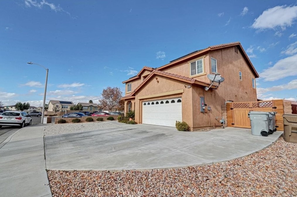 13182 Cucamonga Ct, Hesperia, CA 92344-5556