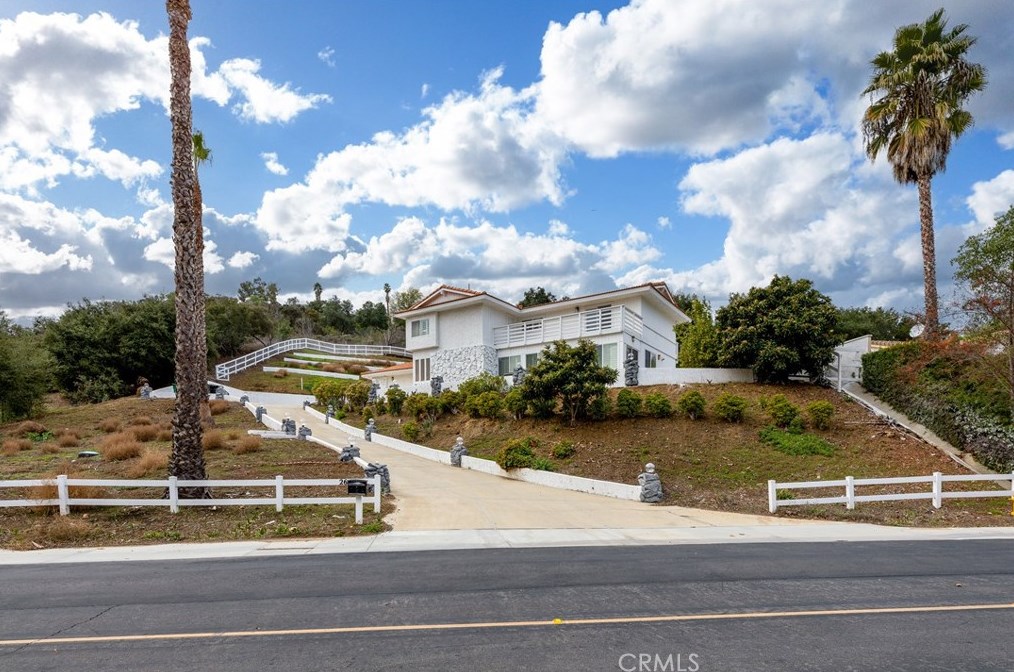 2645 Clear Creek Ln, Pomona, CA 91765-3318