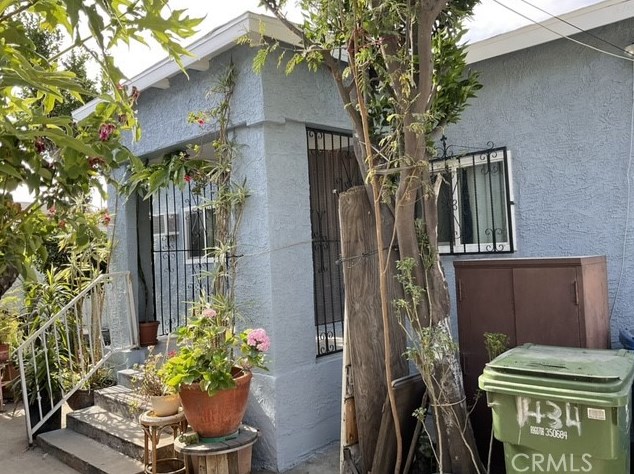 1430 57th St, Los Angeles CA  90011-4926 exterior