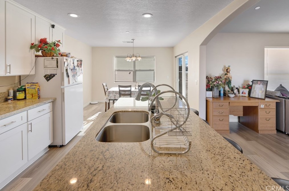 16515 Las Palmas St, Hesperia CA  92345-2114 exterior