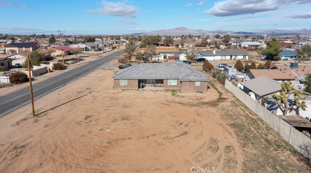 16515 Las Palmas St, Hesperia CA  92345-2114 exterior