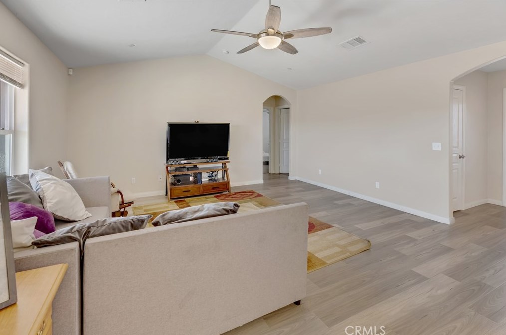 16515 Las Palmas St, Hesperia CA  92345-2114 exterior