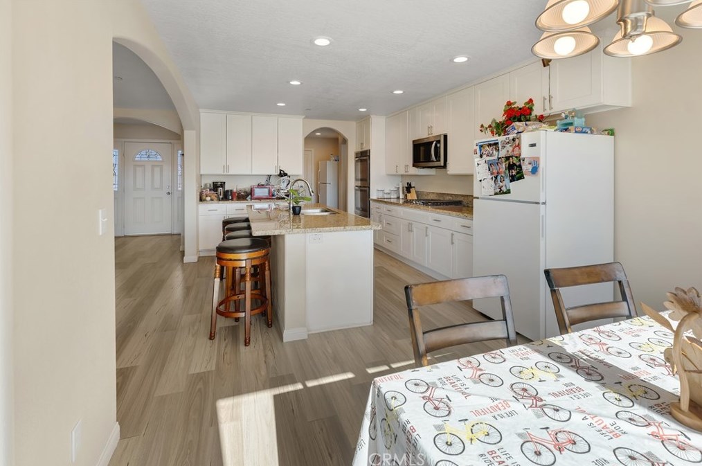 16515 Las Palmas St, Hesperia CA  92345-2114 exterior