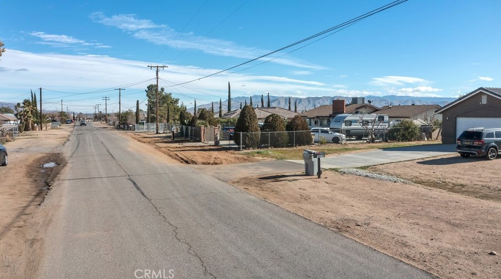 16515 Las Palmas St, Hesperia CA  92345-2114 exterior