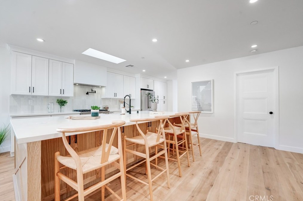 1172 Masselin Ave, Los Angeles CA  90019-2537 exterior