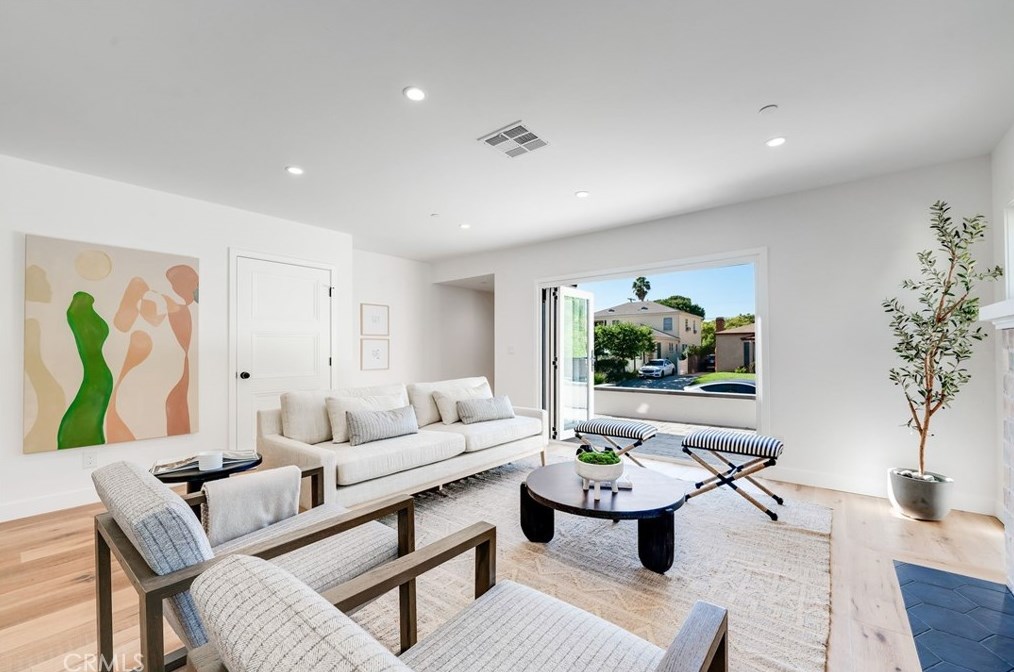 1172 Masselin Ave, Los Angeles CA  90019-2537 exterior