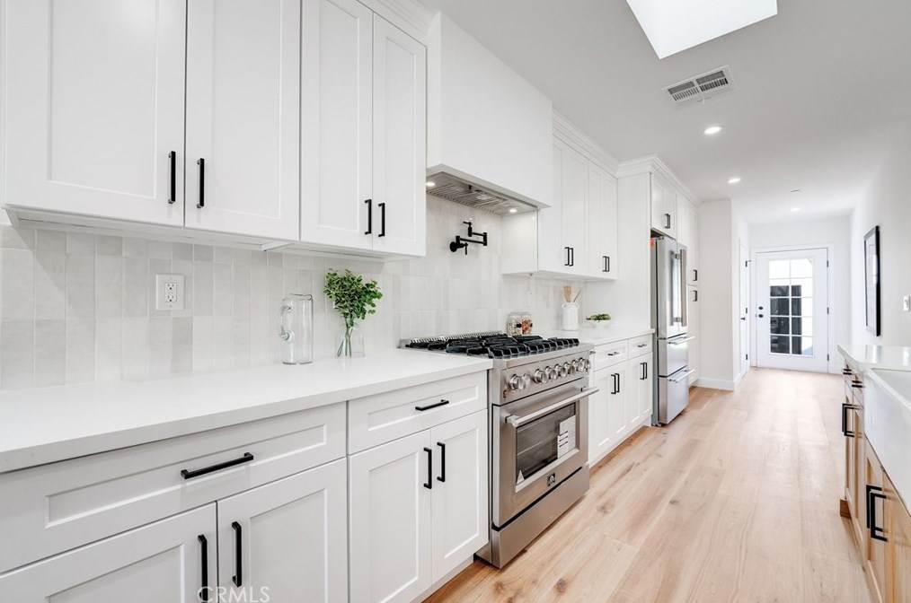 1172 Masselin Ave, Los Angeles CA  90019-2537 exterior