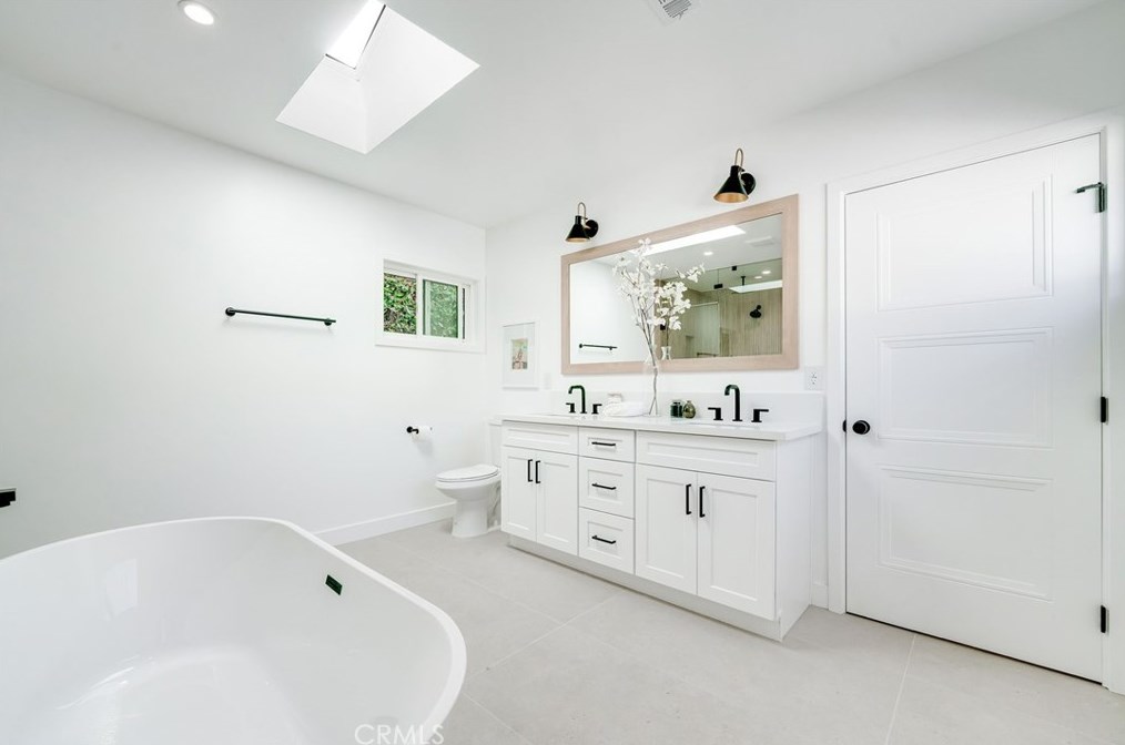1172 Masselin Ave, Los Angeles CA  90019-2537 exterior