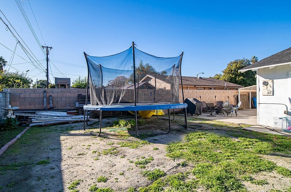 876 Calpine Ct, Pomona CA  91766-6209 exterior
