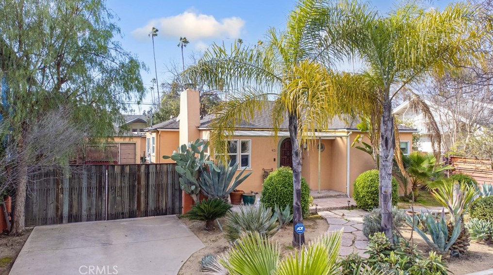 921 Dos Robles Pl, Alhambra, CA 91801-1220