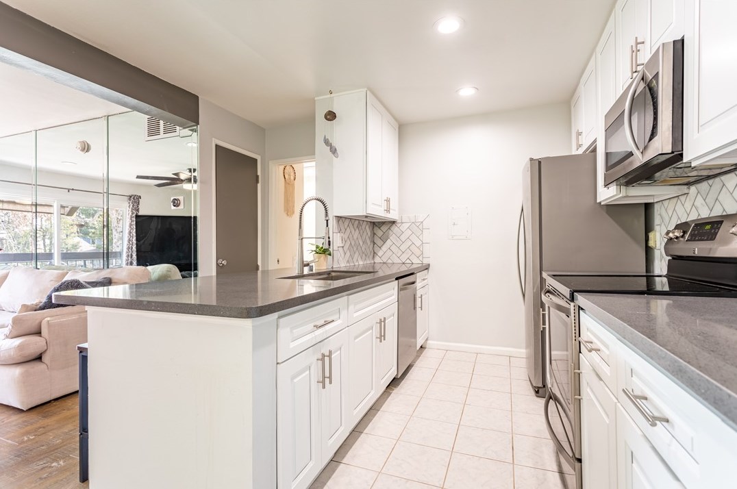 5460 White Oak Ave #h305, Van Nuys, CA 91316