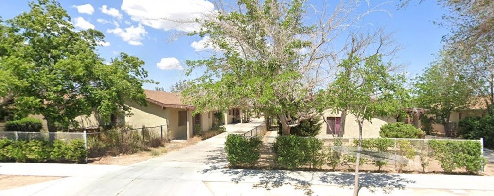 16502 Smoketree St, Hesperia, CA 92345-3273