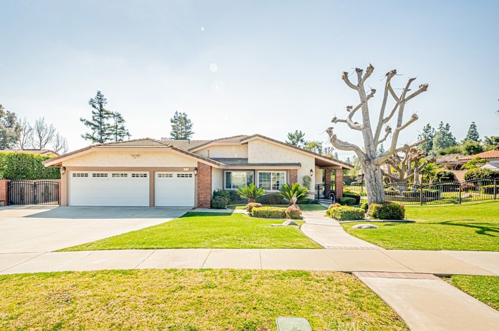 1176 Nicholas St, Upland, CA 91784