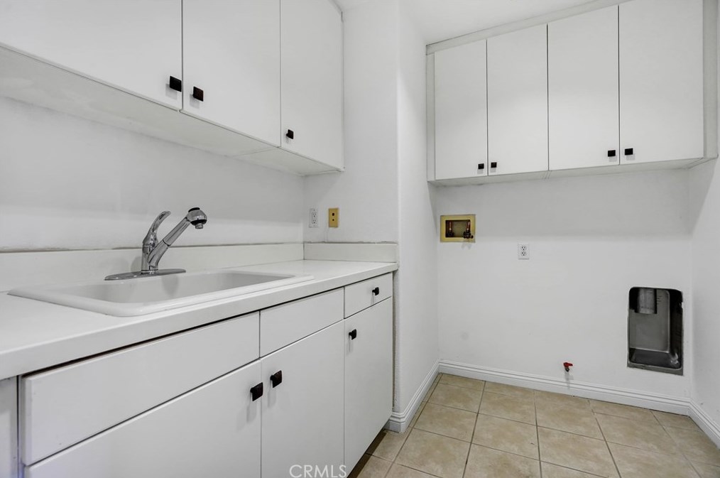 3027 Hampton Way, Ontario CA  91761-2631 exterior