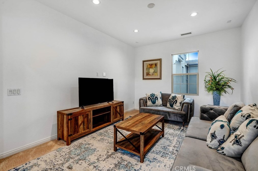 3027 Hampton Way, Ontario CA  91761-2631 exterior