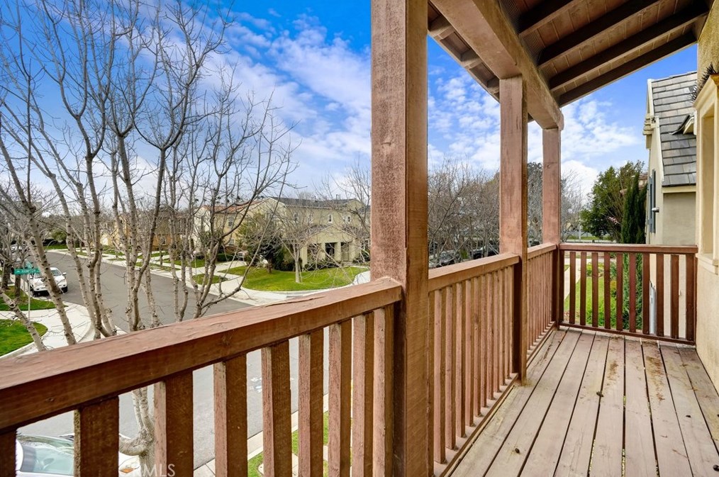 3027 Hampton Way, Ontario CA  91761-2631 exterior