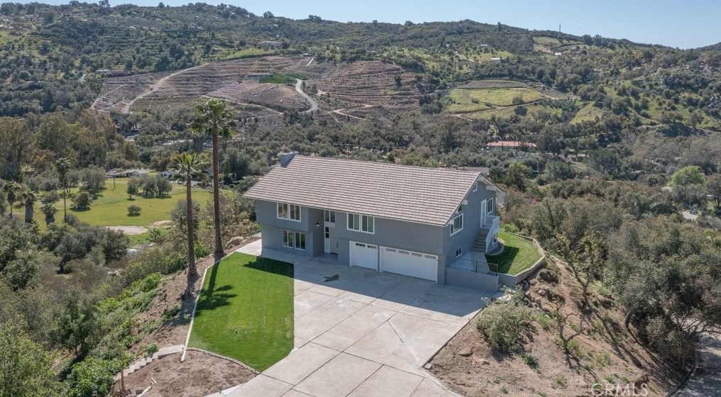 2434 Vickers Rd, Fallbrook, CA 92028-9604