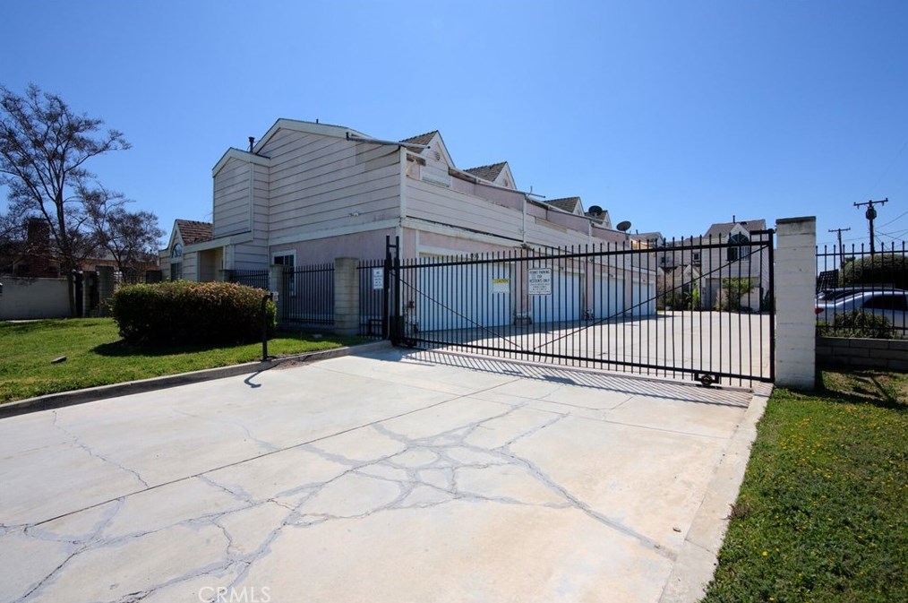 1370 Orange Grove Ave, Pomona, CA 91768-2875