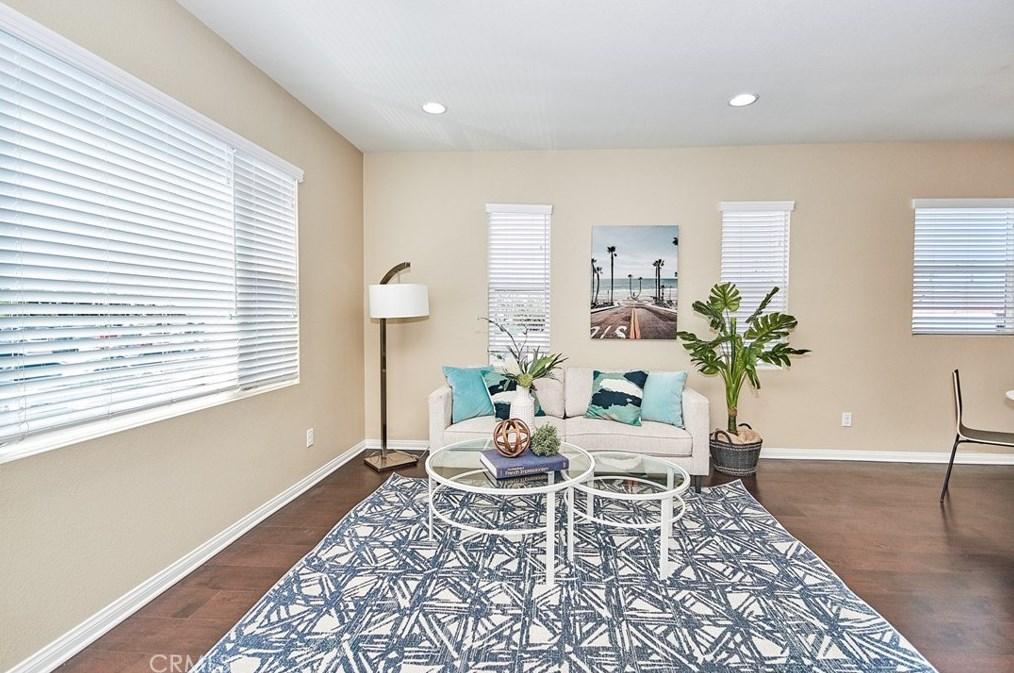 6192 Lincoln Ave, Cypress, CA 90630
