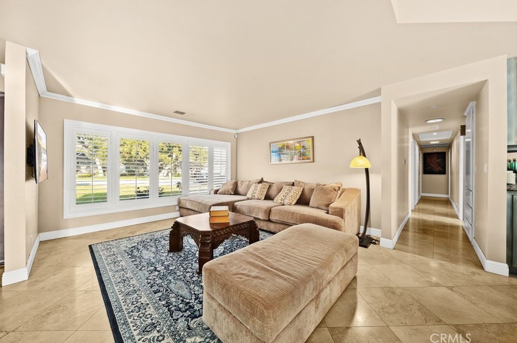 107 Catherine Park Dr, Glendora, CA 91741