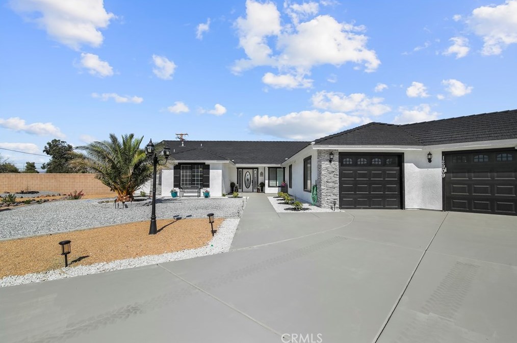 12909 Casco Rd, Apple Valley CA  92308-6265 exterior