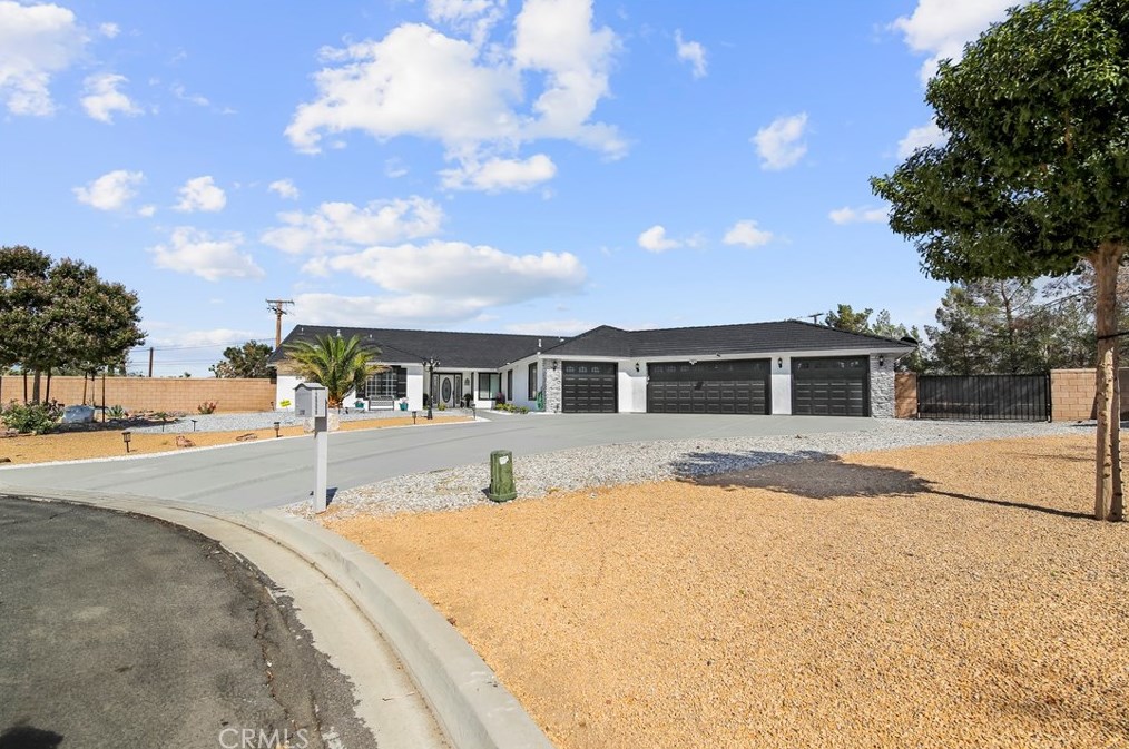 12909 Casco Rd, Apple Valley CA  92308-6265 exterior