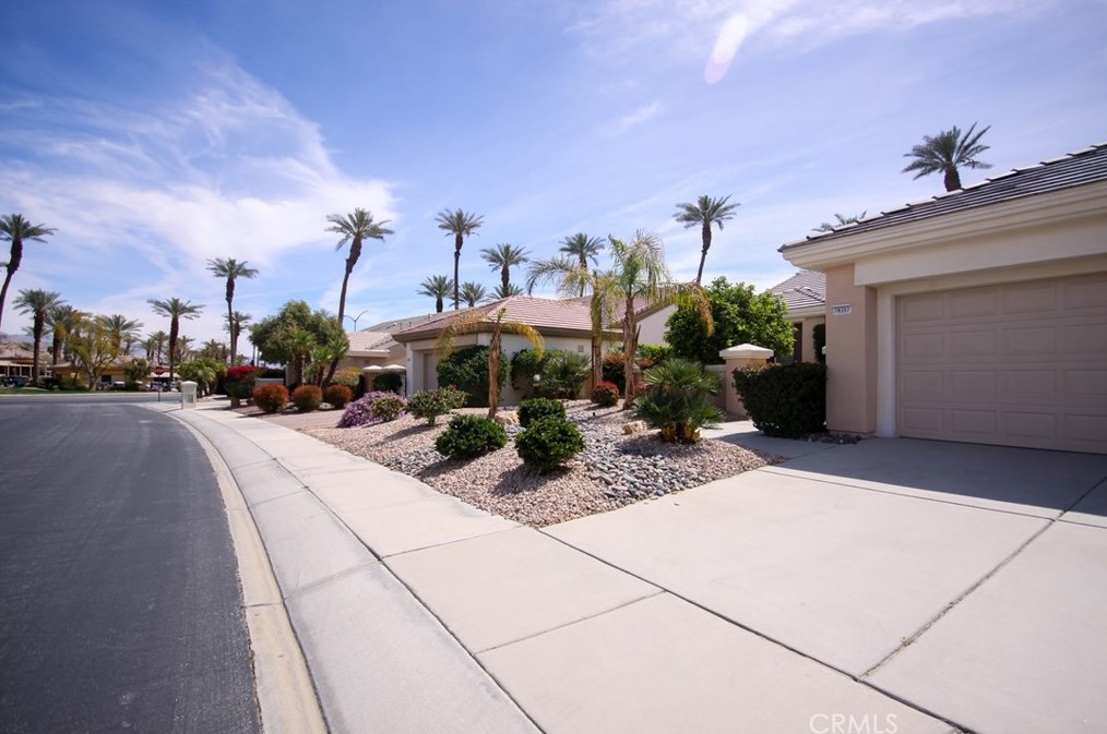 78357 Gray Hawk Dr, Palm Desert, CA 92211-2338