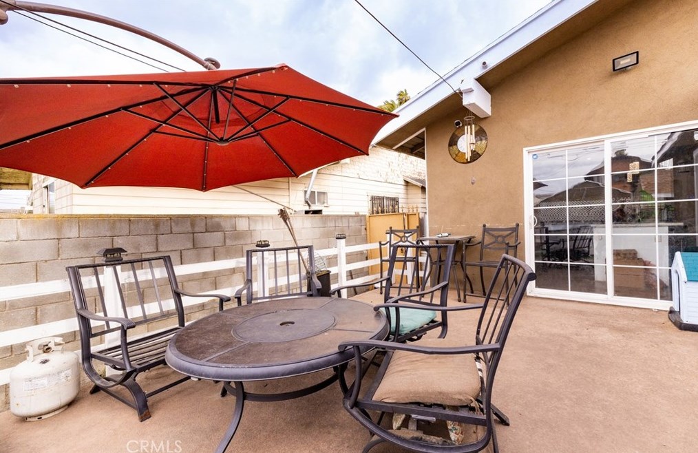 659 60th St, Los Angeles CA  90001-1011 exterior