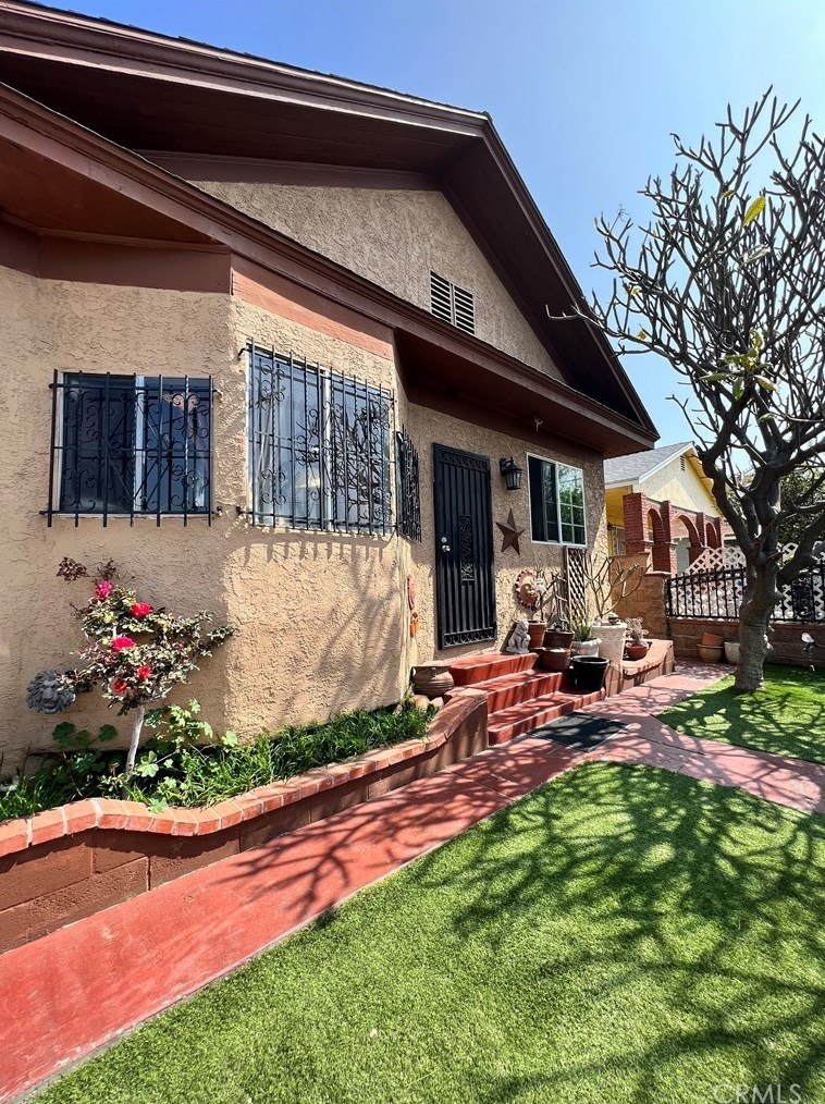 1561 51st St, Los Angeles, CA 90011-5001