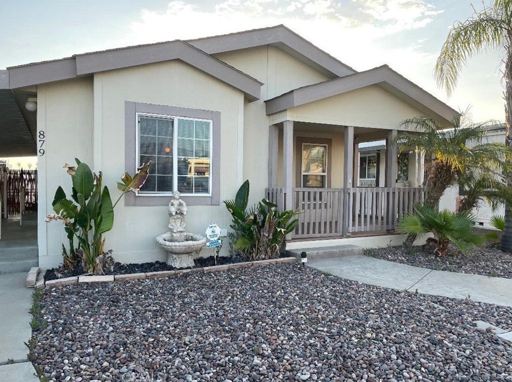 879 Palm Ave, Hemet, CA 92543-6961