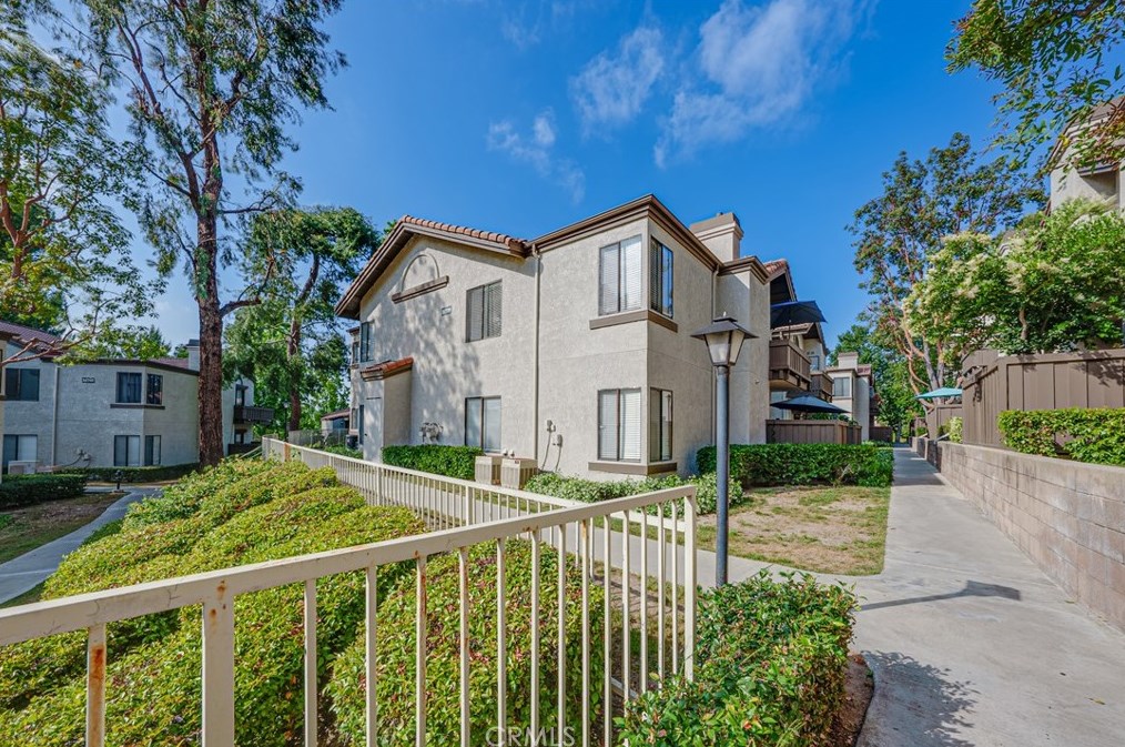 22729 Lakeway Dr #384, Pomona, CA 91765