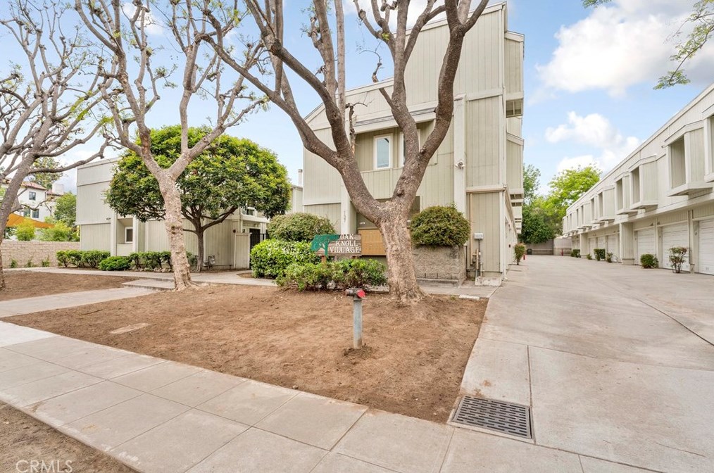 137 Oak Knoll Ave, Pasadena, CA 91101-2608