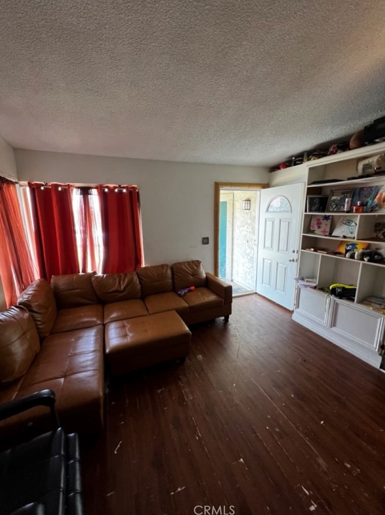 754 W Home St, Rialto, CA 92376