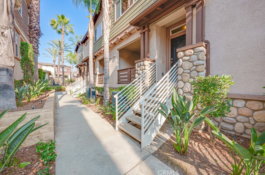 1956 Oakwood Way, Pomona, CA 91767