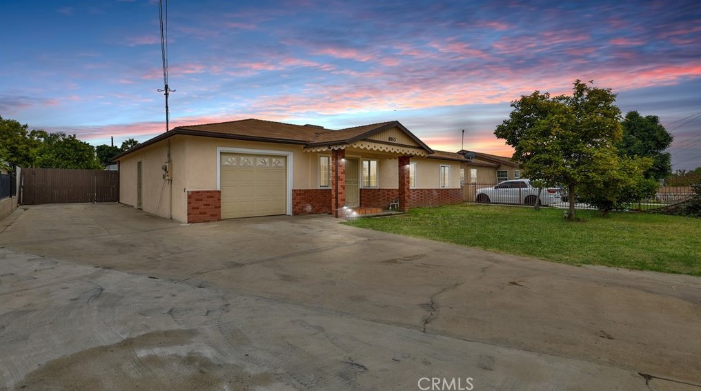 8953 Robinia St, Fontana, CA 92335-4240