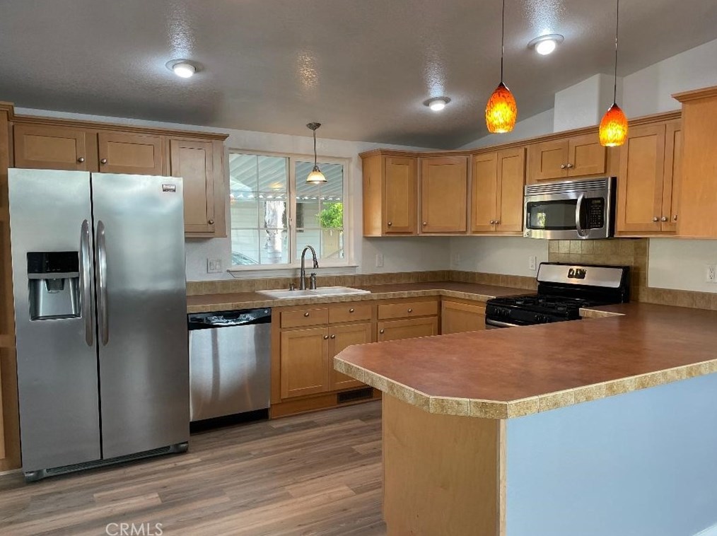 879 Palm Ave, Hemet CA  92543-6964 exterior