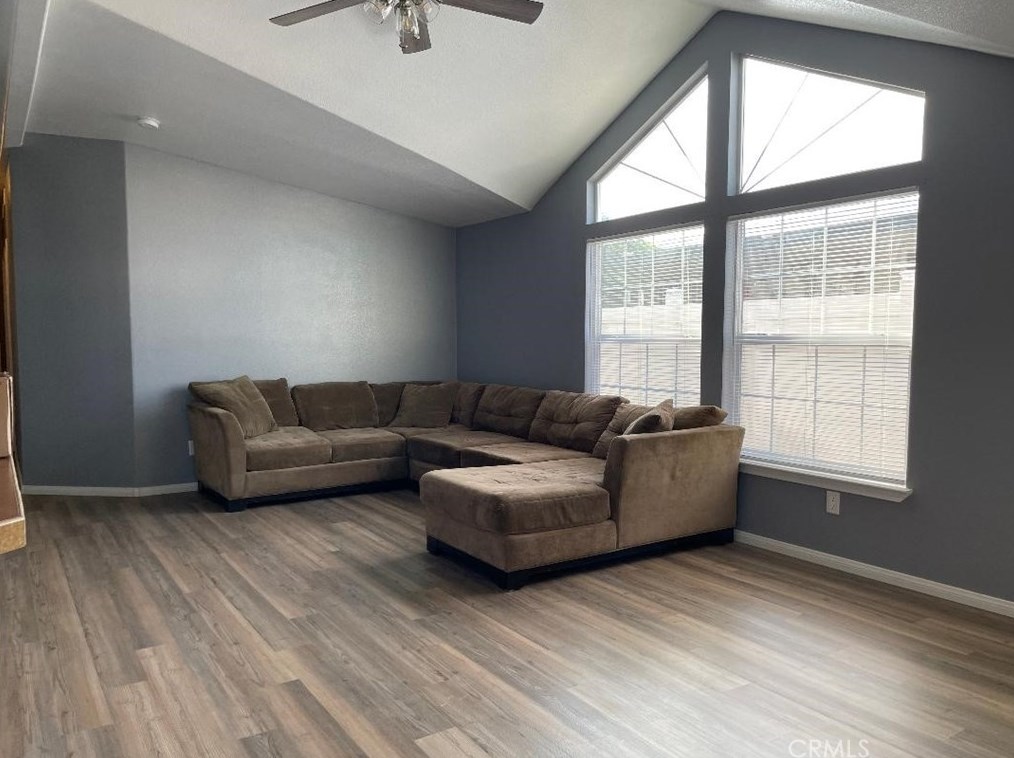 879 Palm Ave, Hemet CA  92543-6964 exterior