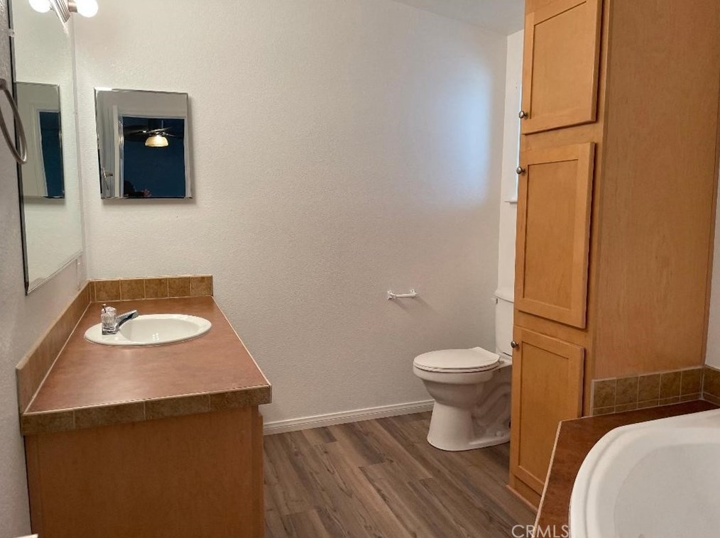 879 Palm Ave, Hemet CA  92543-6964 exterior