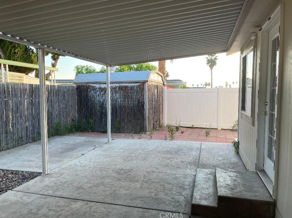 879 Palm Ave, Hemet CA  92543-6964 exterior