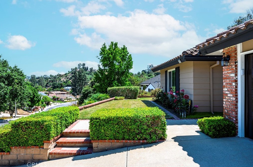 1539 Deerfoot Dr, Pomona, CA 91765-2906