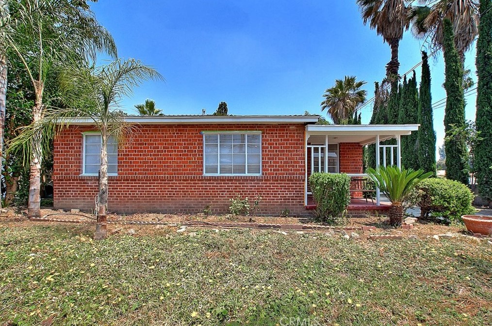 1674 Alameda St, Pomona, CA 91768-1723