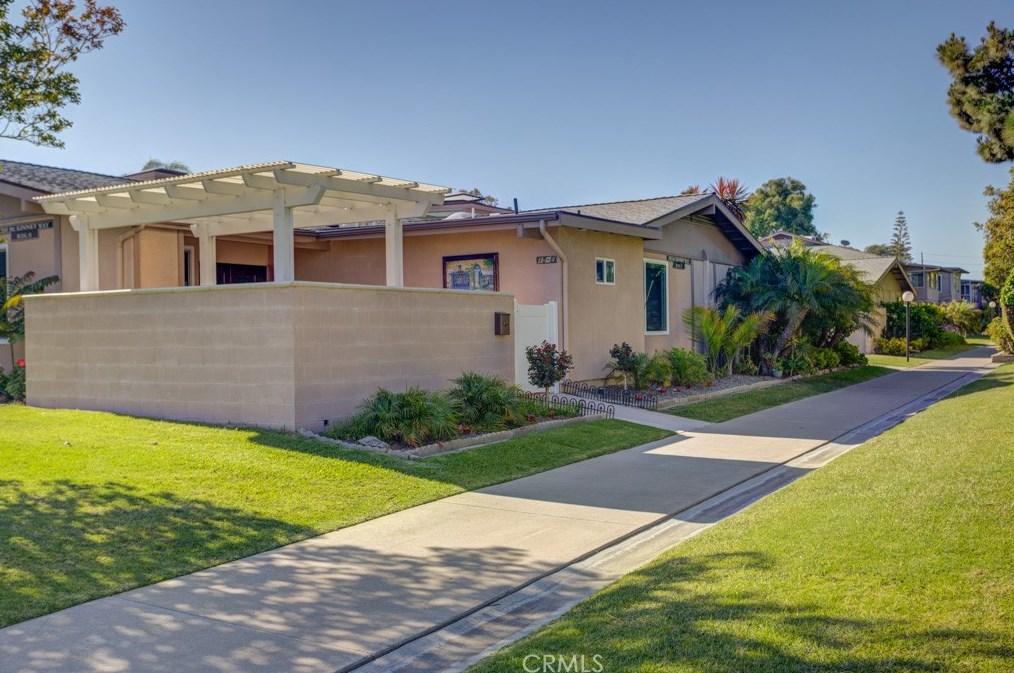 1941 Mckinney Way #15e, Seal Beach, CA 90740