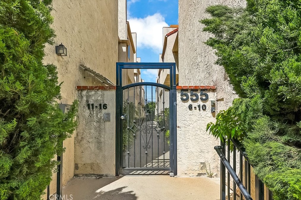 555 W Wilson Ave #14, Glendale, CA 91203