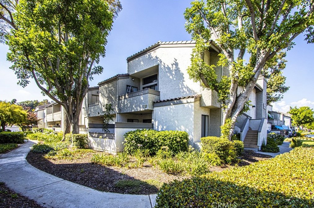 5 Brownfield Ln, Pomona, CA 91766-6611